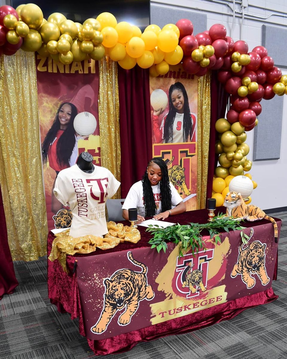 Ziniah Hardy signs with Tuskeegee University to continue her volleyball career